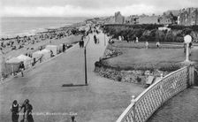 Holidaymakers on West Parade, Bexhill-on-Sea, East Sussex, c1900s-c1920s