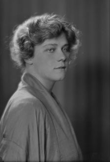 Hollingsworth, Peggy, Miss, portrait photograph, 1914 July 1. Creator: Arnold Genthe