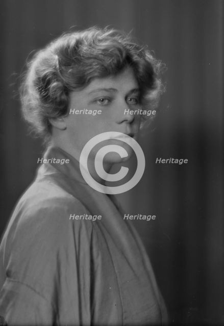 Hollingsworth, Peggy, Miss, portrait photograph, 1914 July 1. Creator: Arnold Genthe.