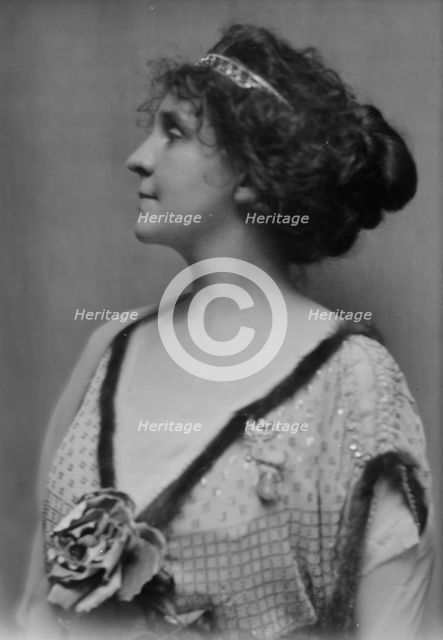 Holt, Winifred, Miss, portrait photograph, 1914 Jan. Creator: Arnold Genthe.