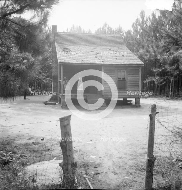 Home of turpentine worker near Cordele, Alabama, 1936. Creator: Dorothea Lange.