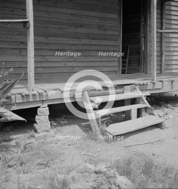 Home of a Greene County, Georgia, fieldhand, 1937. Creator: Dorothea Lange.