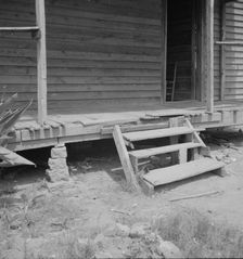 Home of a Greene County, Georgia, fieldhand, 1937. Creator: Dorothea Lange