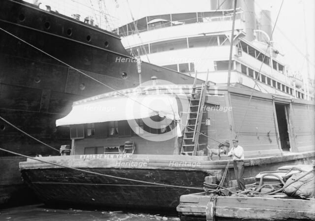 Home on a Barge, between c1910 and c1915. Creator: Bain News Service.