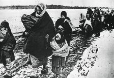 Homeless refugee women and children, Russia, 1941