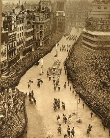 Homeward Bound Through Trafalgar Square 1937. Creator: Photochrom Co Ltd of London