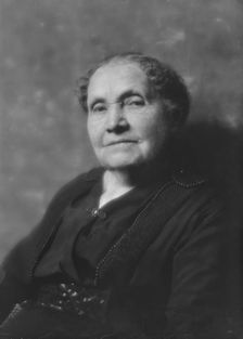 Hooker, Mrs., portrait photograph, 1916 May 18. Creator: Arnold Genthe