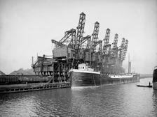 Hoover and Mason clam shell hoists, Cleveland, O[hio], between 1900 and 1906. Creator: Unknown