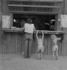 Hop picker with her children goes from..., near Grants Pass, Josephine County, Oregon, 1939. Creator: Dorothea Lange