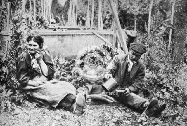 Hop pickers, Kentish hop fields, c1922. Artist: Unknown
