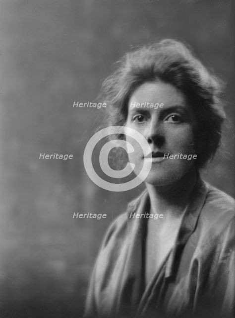 Hope, Mary, Miss, portrait photograph, 1916. Creator: Arnold Genthe.