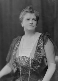 Hopkins, G.B., Mrs., portrait photograph, 1916 Apr. 14. Creator: Arnold Genthe