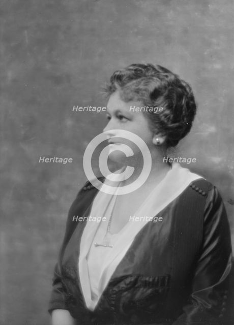 Hopkins, G.B., Mrs., portrait photograph, 1916 Apr. 14. Creator: Arnold Genthe.