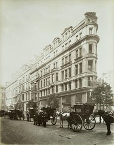 Horse-drawn cabs on Northumberland Avenue, Westminster, London, 1885. Artist: Henry Bedford Lemere
