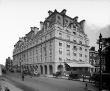 Horse drawn omnibuses and cabs pass the Ritz Hotel, Piccadilly, London, 1906. Artist: Bedford Lemere and Company