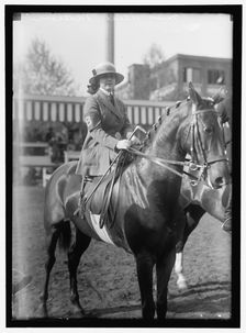 Horse shows, Miss Alice Munn, between 1910 and 1917. Creator: Harris & Ewing