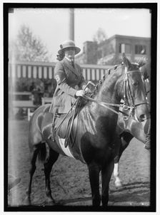 Horse shows, Miss Alice Munn, between 1910 and 1917. Creator: Harris & Ewing