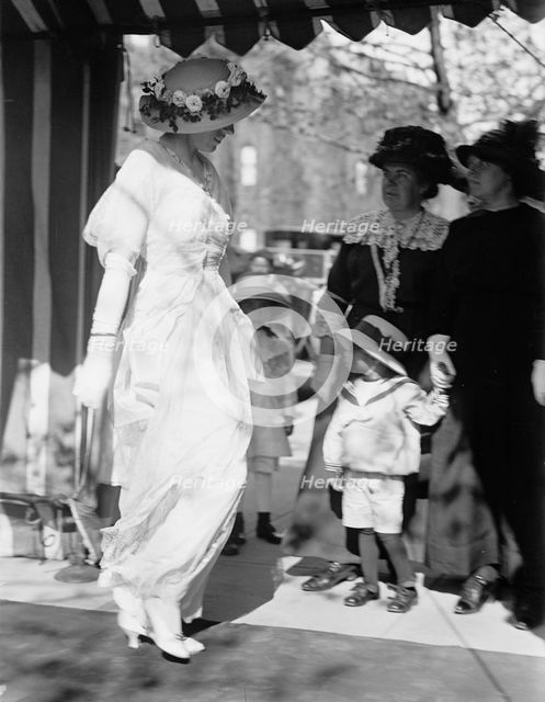 Horse Shows - Miss Eleanor Wilson, 1914. Creator: Harris & Ewing.