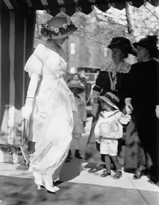 Horse Shows - Miss Eleanor Wilson, 1914. Creator: Harris & Ewing