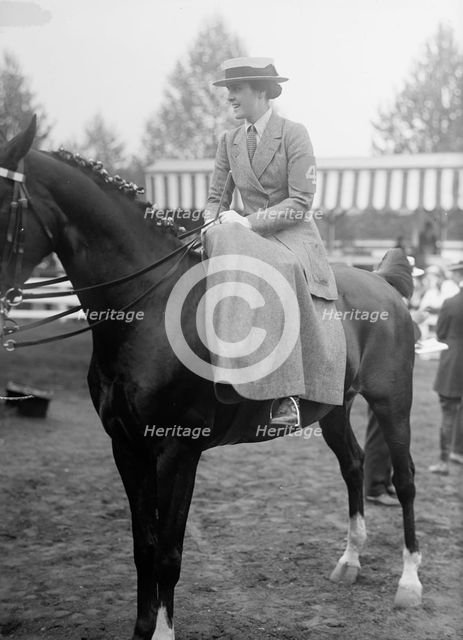 Horse Shows - Mrs. C.A. Munn, 1916. Creator: Harris & Ewing.