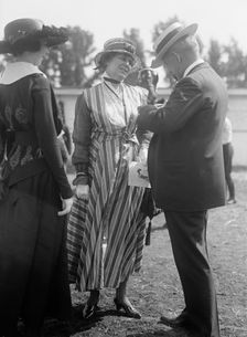 Horse Shows - Mrs. E.B. Powers, Pittsburgh, Pa., 1916. Creator: Harris & Ewing