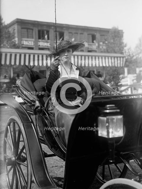 Horse Shows - Unidentified, 1915. Creator: Harris & Ewing.
