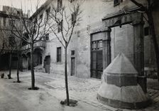 Hospital de la Santa Cruz, Barcelona: a long view of the courtyard; to the right can be seen the... Creator: Unknown