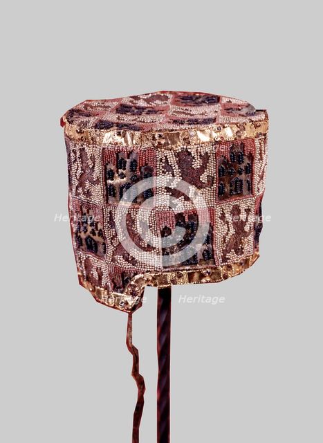 Hat of the Infante Don Fernando de la Cerda with the shield of Castile.