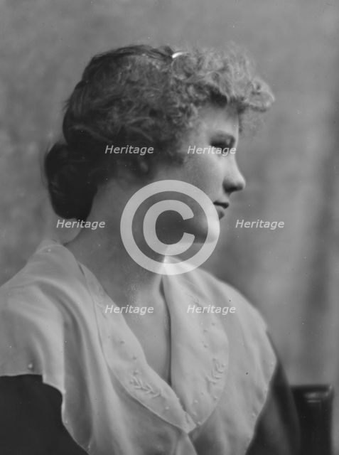 Hauck, Rose, Miss, portrait photograph, (1916?). Creator: Arnold Genthe.