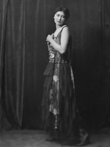 Hawksworth, Miss, portrait photograph, 1915. Creator: Arnold Genthe