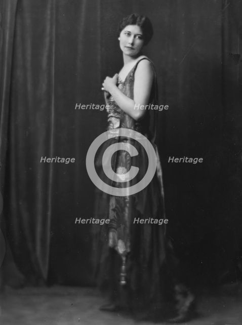 Hawksworth, Miss, portrait photograph, 1915. Creator: Arnold Genthe.