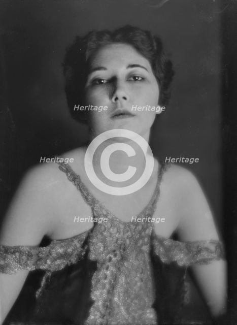 Hawksworth, Miss, portrait photograph, 1915. Creator: Arnold Genthe.