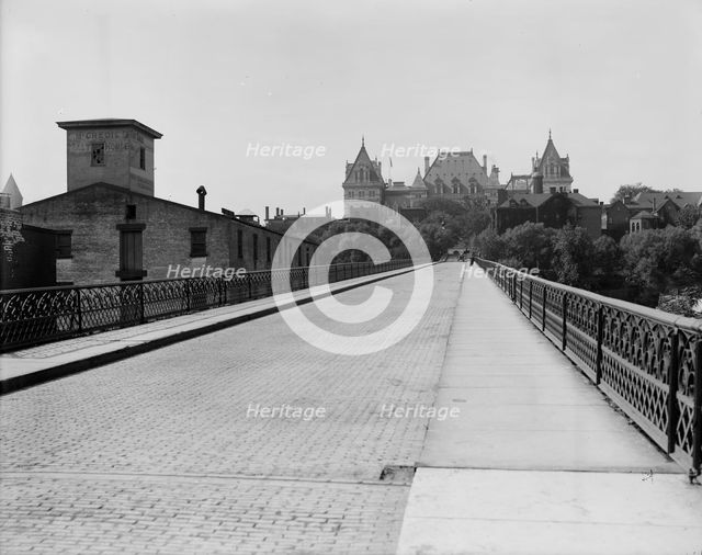 Hawk St. [Street] viaduct and state capitol, Albany, N.Y., between 1900 and 1910. Creator: Unknown.