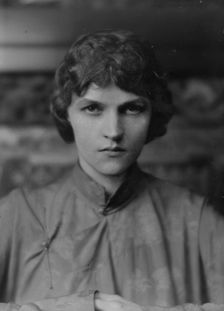 Hawley, Miss, portrait photograph, ca. 1915. Creator: Arnold Genthe