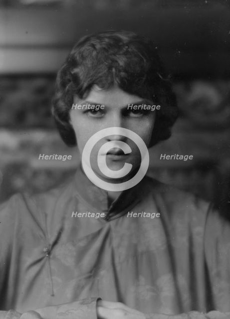 Hawley, Miss, portrait photograph, ca. 1915. Creator: Arnold Genthe.
