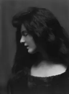 Hayes, Irene, portrait photograph, 1914 May 18. Creator: Arnold Genthe