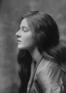 Hayes, Irene, portrait photograph, 1914 May 18. Creator: Arnold Genthe