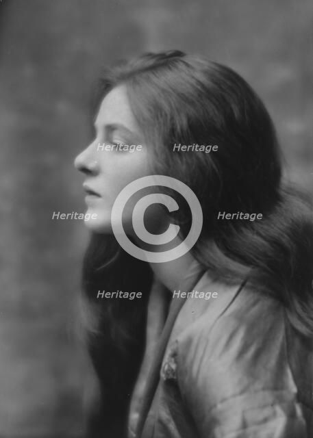 Hayes, Irene, portrait photograph, 1914 May 18. Creator: Arnold Genthe.