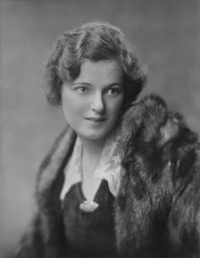 Hayes, Irene, portrait photograph, 1917 Sept. 27. Creator: Arnold Genthe