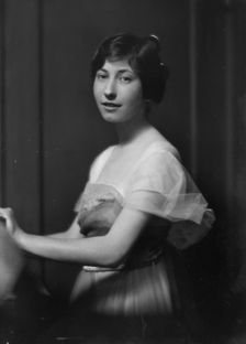 Haas, Ruth, Miss, portrait photograph, 1914 Apr. 4. Creator: Arnold Genthe