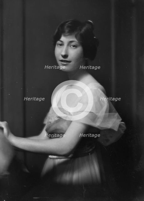 Haas, Ruth, Miss, portrait photograph, 1914 Apr. 4. Creator: Arnold Genthe.