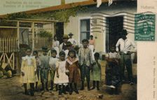 Habitantes de un solar. Dwellers of a tenement house c1913