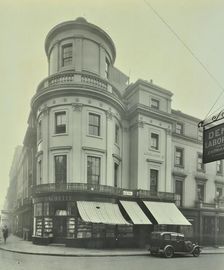 Hachette's book shop on the corner of King William Street, London, 1930