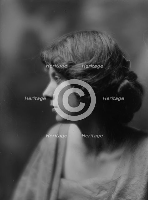 Hadden, Edith, portrait photograph, 1913. Creator: Arnold Genthe.