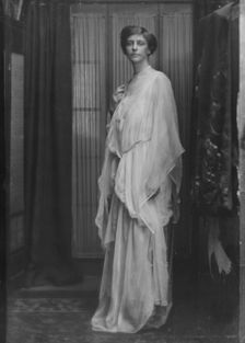 Haggin, Ben Ali, Jr., Mrs., portrait photograph, 1916 Mar. 31. Creator: Arnold Genthe