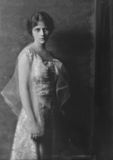 Hagemeyer, M.E. Scott, Miss, portrait photograph, 1916 Mar. 15. Creator: Arnold Genthe