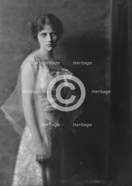 Hagemeyer, M.E. Scott, Miss, portrait photograph, 1916 Mar. 15. Creator: Arnold Genthe.