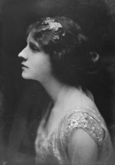 Hagemeyer, M.E. Scott, Miss, portrait photograph, 1916 Mar. 15. Creator: Arnold Genthe