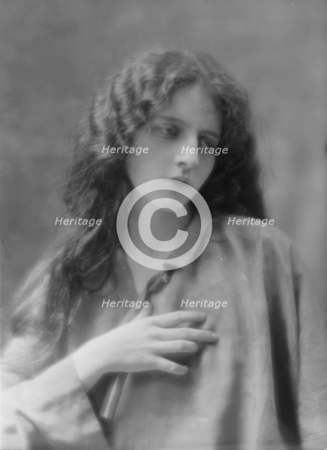 Hagemeyer, M.E. Scott, Miss, portrait photograph, not before 1916 Mar. 15. Creator: Arnold Genthe.
