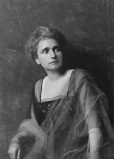 Hagemeyer, F., Mrs., portrait photograph, 1916 Mar. 15. Creator: Arnold Genthe